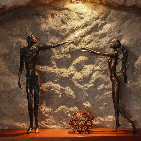 Airhome - Old Dominican Monastery タリン