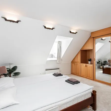 Airhome - Old Dominican Monastery Appartement