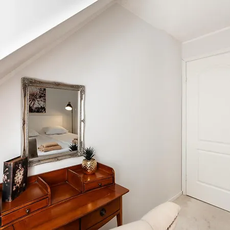 Airhome - Old Dominican Monastery Appartement