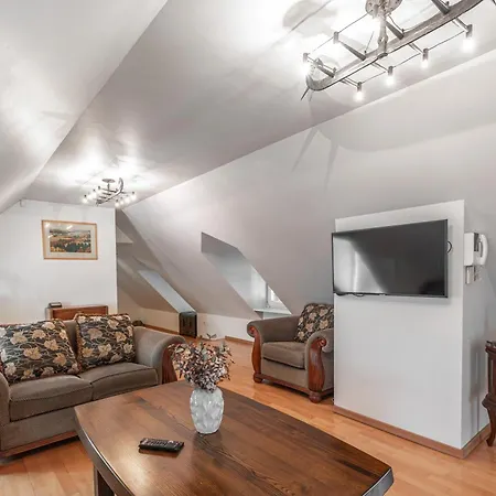 Airhome - Old Dominican Monastery Apartment *
